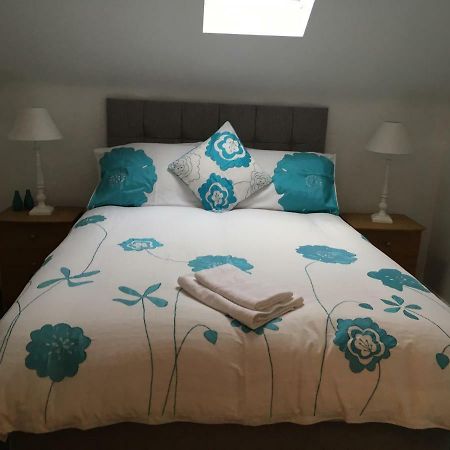 Spacious And Bright Town Centre Apartment Балликасл Экстерьер фото