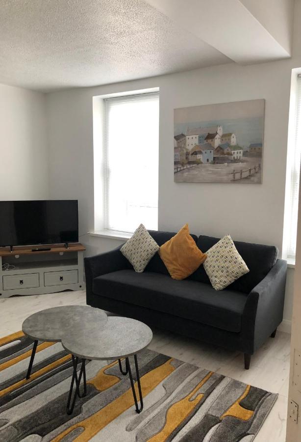 Spacious And Bright Town Centre Apartment Балликасл Экстерьер фото