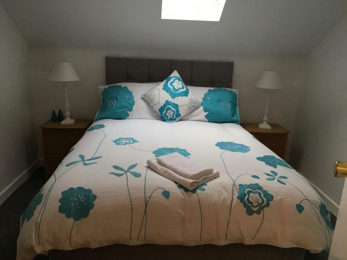 Spacious And Bright Town Centre Apartment Балликасл Экстерьер фото